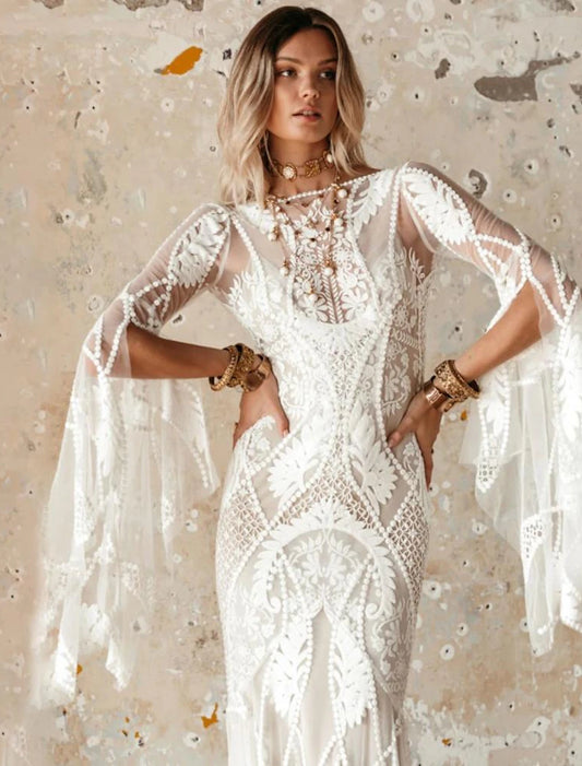 Beach Open Back Boho Wedding Dresses Mermaid / Trumpet V Neck Long Sleeve Sweep / Brush Train Lace Bridal Gowns With Pattern