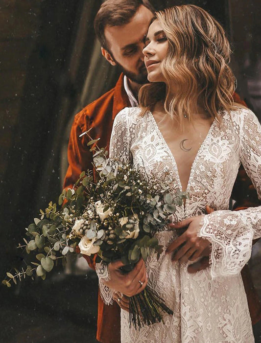 Beach Wedding Beach Open Back Boho Wedding Dresses A-Line V Neck Long Sleeve Court Train Lace Bridal Gowns With Solid Color