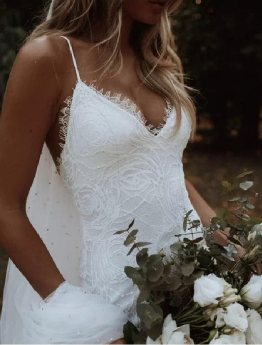 Beach Open Back Sexy Boho Wedding Dresses Mermaid Camisole V Neck Spaghetti Strap Court Train Lace Bridal Gowns With Appliques
