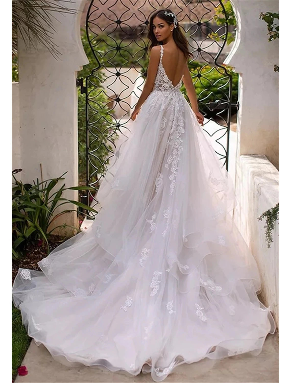 Beach Open Back Sexy Wedding Dresses A-Line Sweetheart Regular Straps Chapel Train Lace Bridal Gowns With Appliques