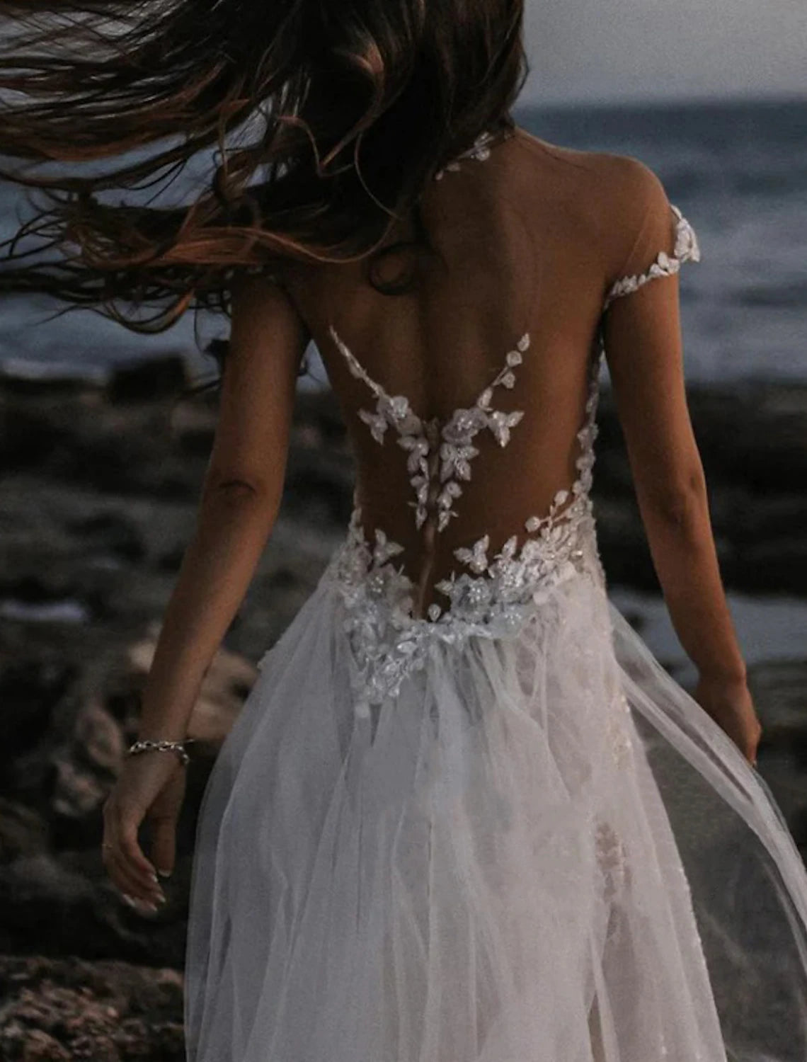 Beach Open Back Boho Wedding Dresses A-Line Off Shoulder Cap Sleeve Court Train Lace Bridal Gowns With Appliques Solid Color