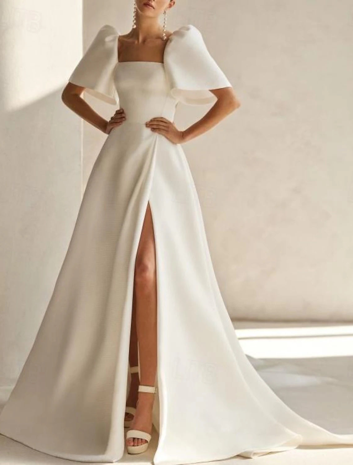 Wedding Dresses A-Line Square Neck Short Sleeve Chapel Train Satin Bridal Gowns With Solid Color