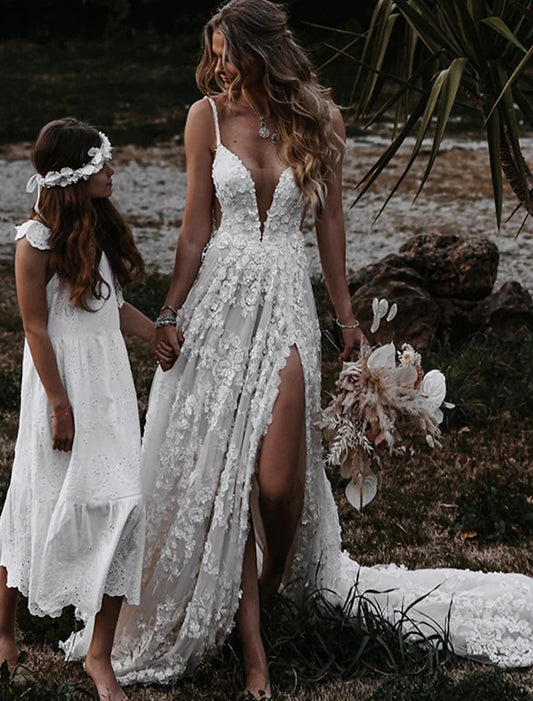 Beach Sexy Boho Wedding Dresses A-Line Sweetheart Camisole Spaghetti Strap Court Train Lace Bridal Gowns With Appliques Split Front