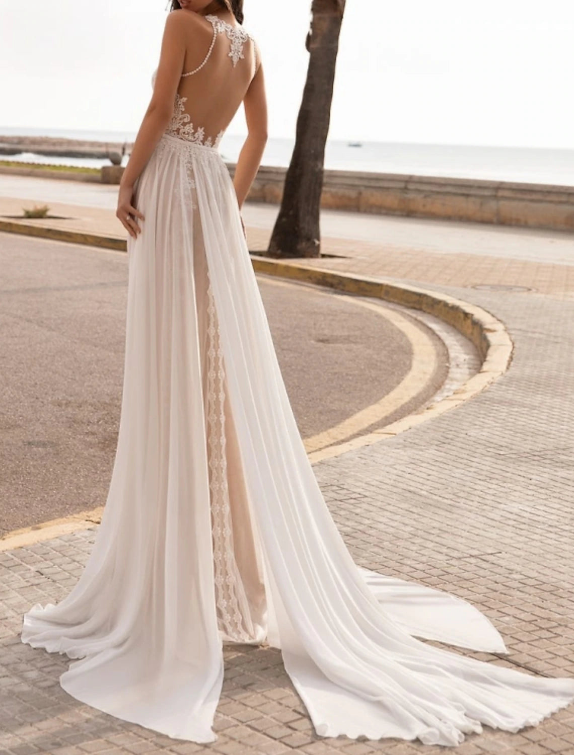 Beach Wedding Dresses A-Line Halter Neck Sleeveless Sweep / Brush Train Chiffon Bridal Gowns With Embroidery