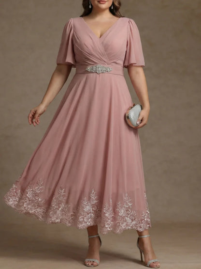 A-Line/Princess V Neck Plus Size Mother of the Bride Dresses Short Sleeves Chiffon Lace Tea Length with Sash