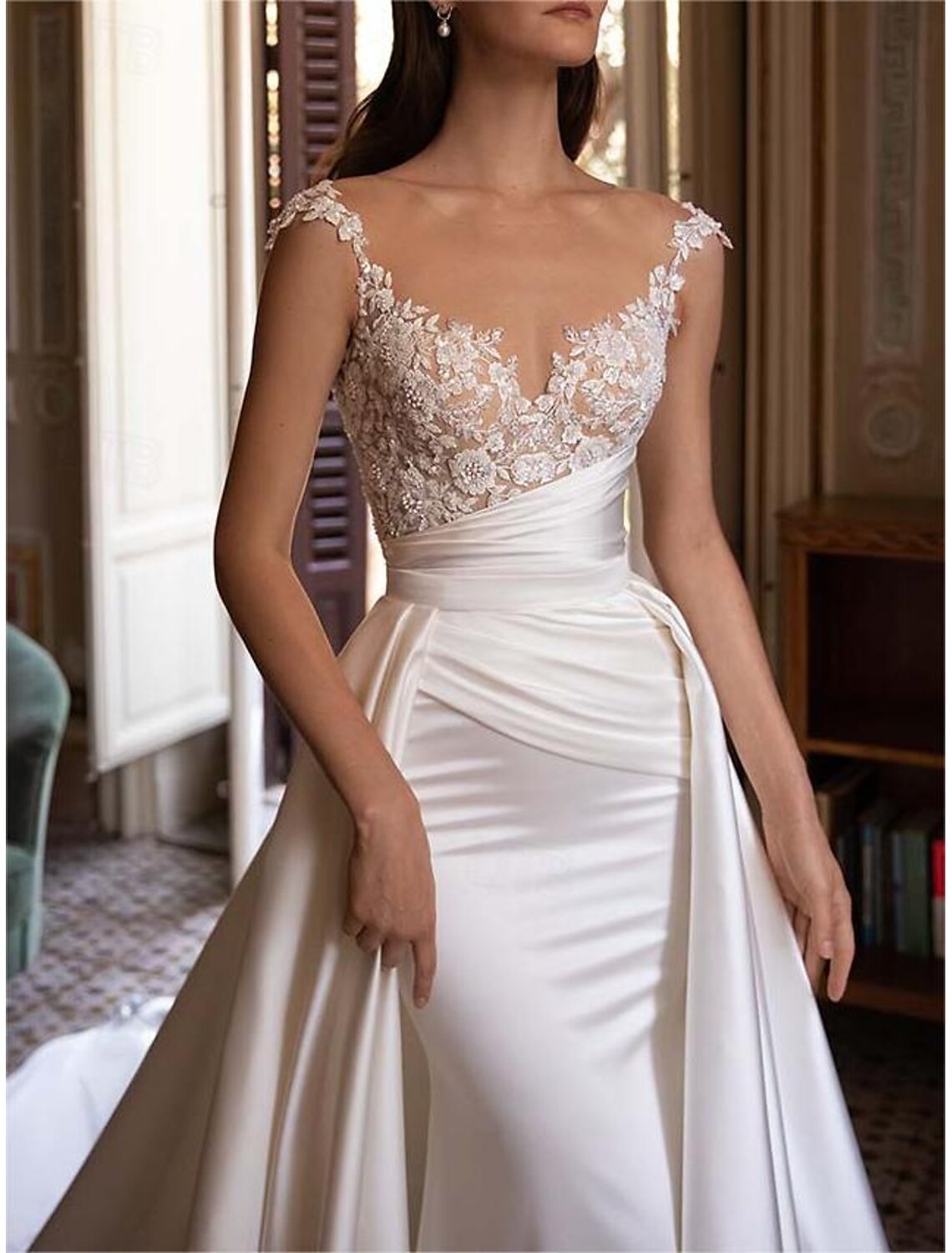 Wedding Dresses Ball Gown Off Shoulder V Neck Sleeveless Chapel Train Satin Bridal Gowns With Pleats Ruched