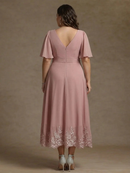 A-Line/Princess V Neck Plus Size Mother of the Bride Dresses Short Sleeves Chiffon Lace Tea Length with Sash