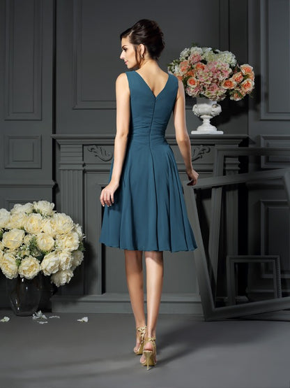 A-Line/Princess V-neck Beading Sleeveless Short Chiffon Mother of the Bride Dresses