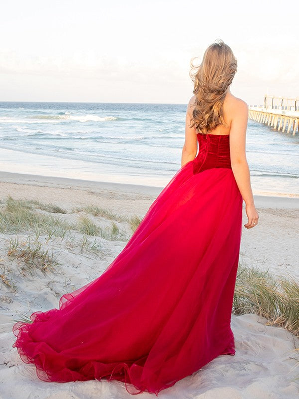 Ball Gown Sweetheart Tulle Sleeveless Court Train Dresses