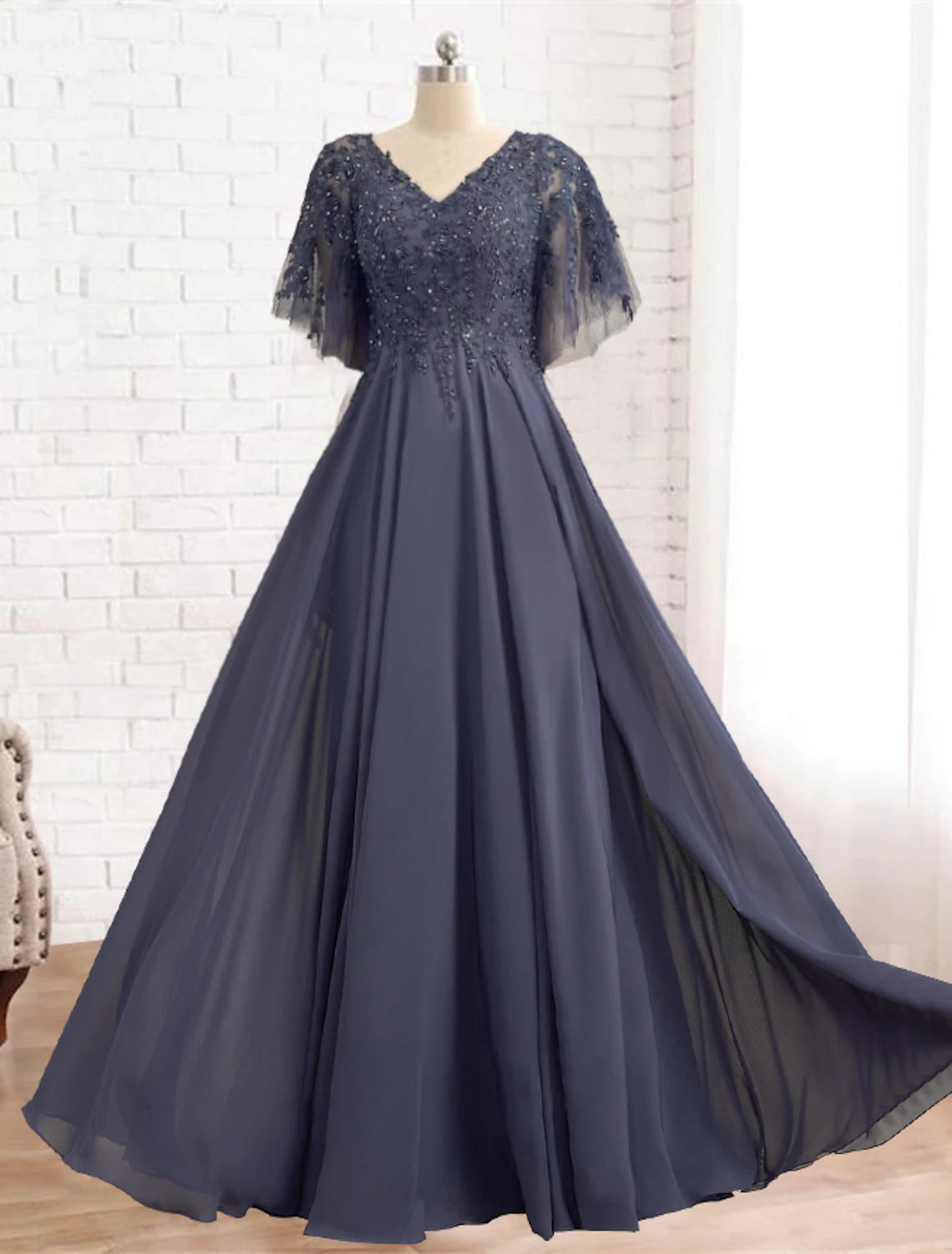 A-Line Mother of the Bride Dress Elegant Plus Size V Neck Floor Length Chiffon Lace Short Sleeve with Pleats Beading Appliques